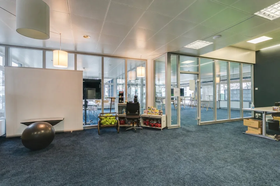 Spazio ufficio moderno al piano terra in una posizione centrale a Rapperswil-Jona
