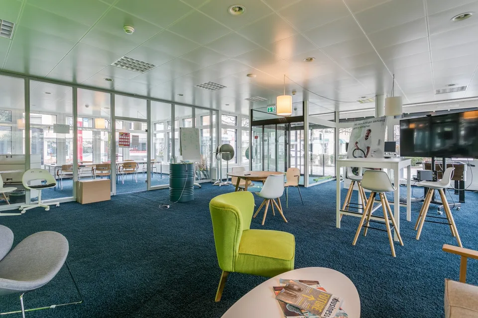 Spazio ufficio moderno al piano terra in una posizione centrale a Rapperswil-Jona
