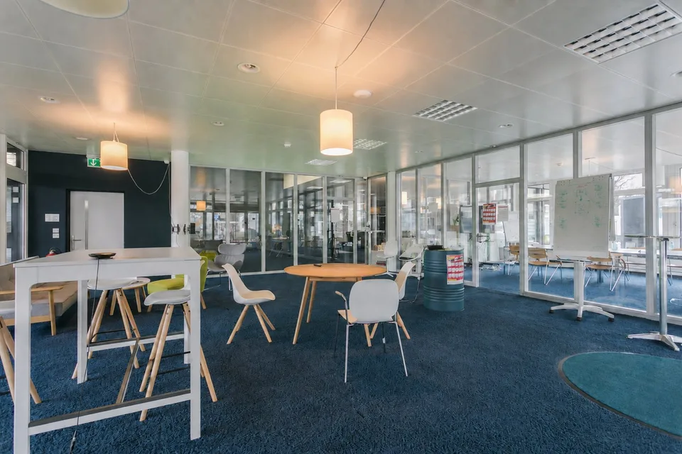 Spazio ufficio moderno al piano terra in una posizione centrale a Rapperswil-Jona