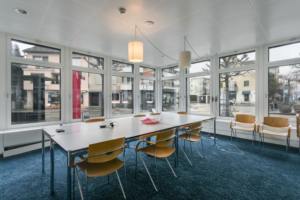 Spazio ufficio moderno al piano terra in una posizione centrale a Rapperswil-Jona