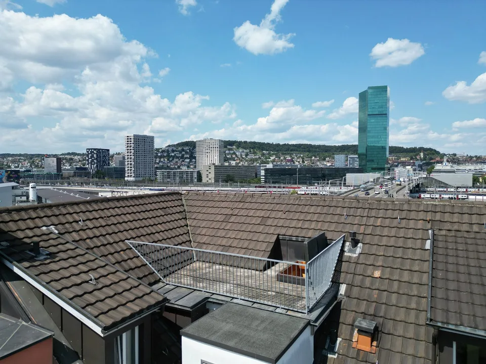 3 Bedroom Attic Apartment with Roof Terrace - in Central Location