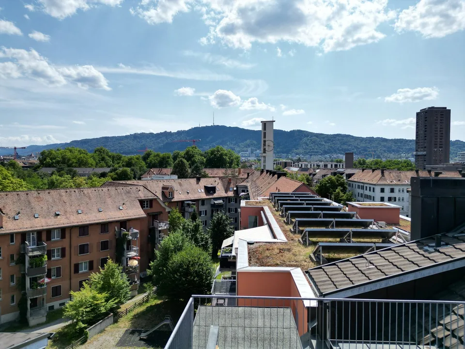 3 Bedroom Attic Apartment with Roof Terrace - in Central Location