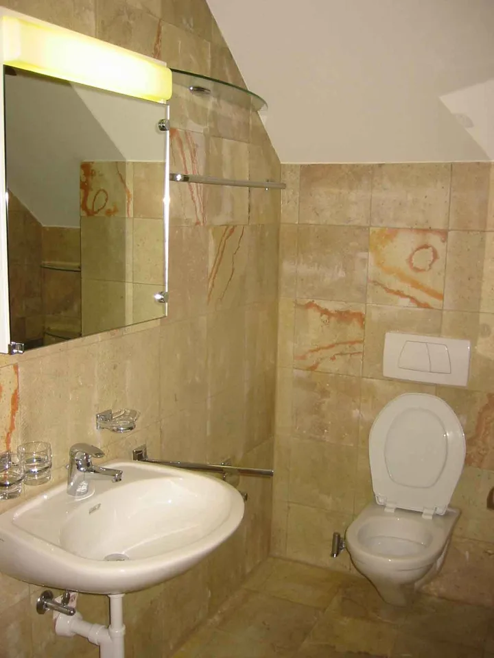 3 Bedroom Attic Apartment with Roof Terrace - in Central Location