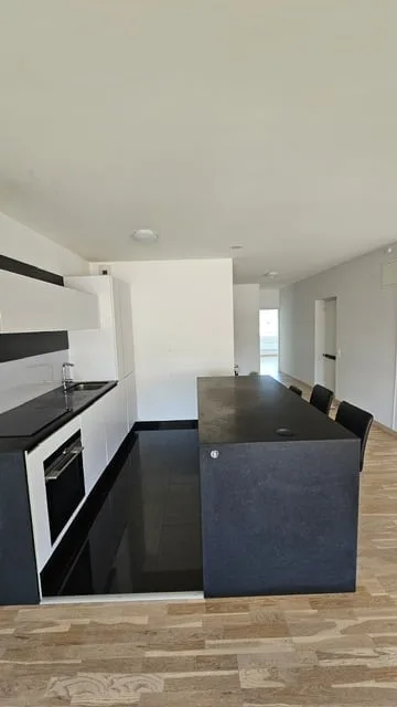 Appartement 3.5 pièces et grande  terrasse à Meyrin avec parking privé et cave