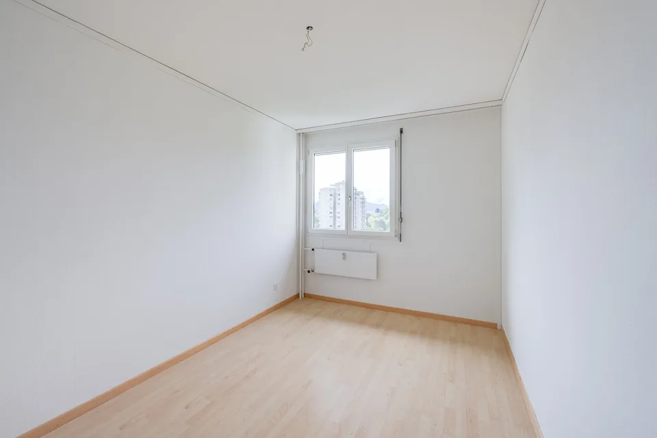 Appartement spacieux 3.5 pièces au 13e étage avec vue lointaine