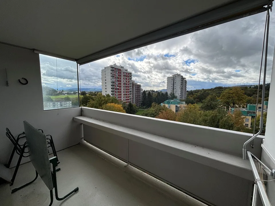 Appartement spacieux 3.5 pièces au 13e étage avec vue lointaine