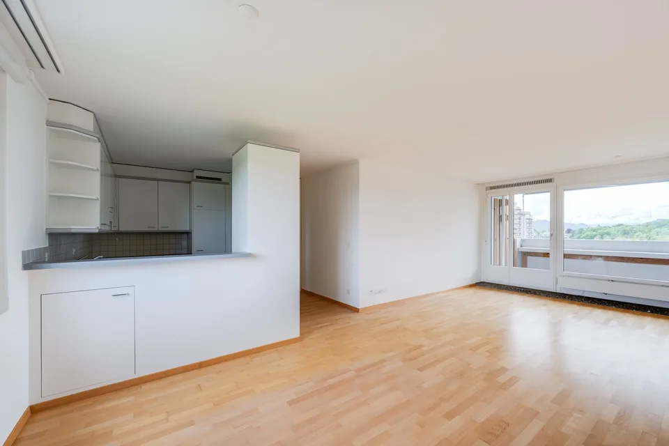 grosszügige 3.5-Zimmerwohnung im 13. OG mit Weitsicht
