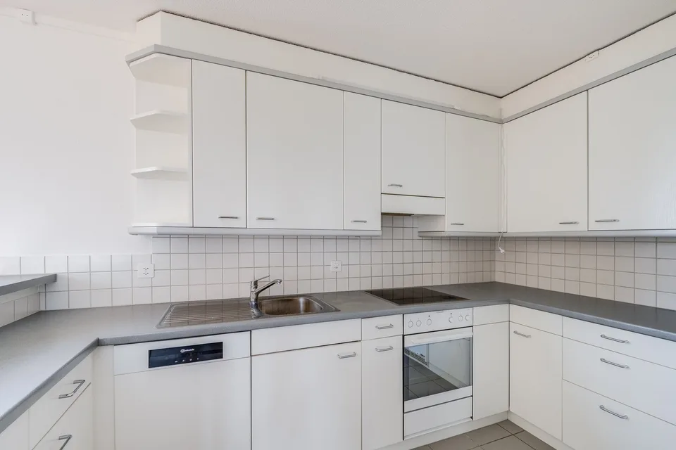 Appartement spacieux 3.5 pièces au 13e étage avec vue lointaine