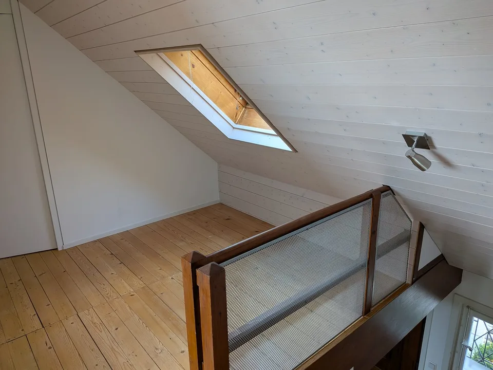 Grande duplex di 6.5 locali con vista panoramica sul lago e le Alpi, giardino privato