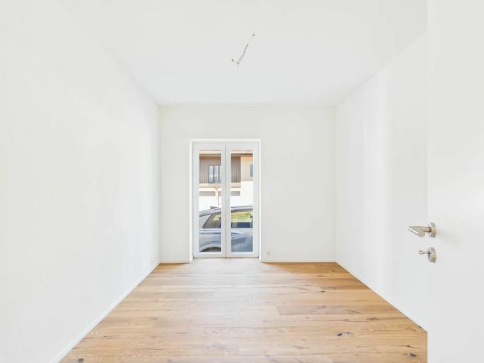 WG-Zimmer in moderner 7.5-Zimmer-Wohnung in ruhiger Lage