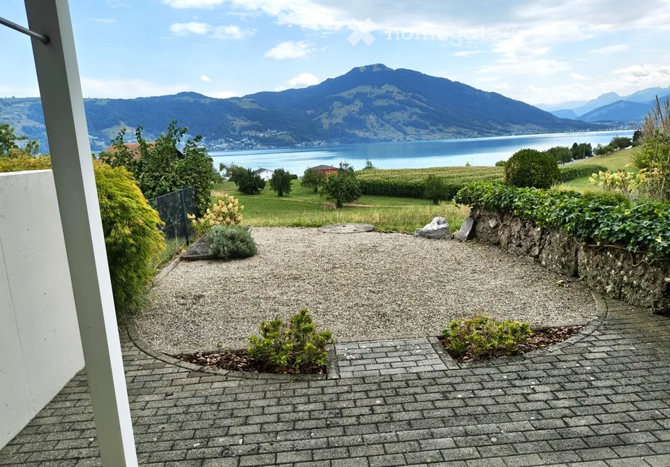 Charmant studio d'affaires 1 pièce avec une vue lac magnifique à Immensee