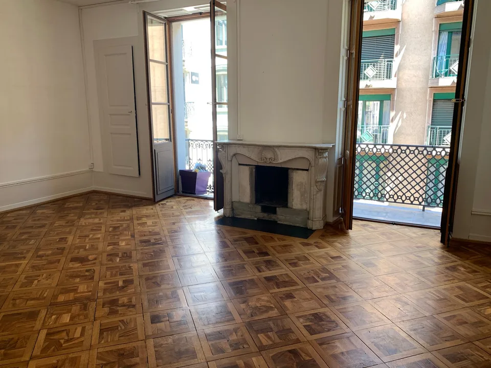 RUE DES PAQUIS - Appartamento di 5 locali al 2° piano