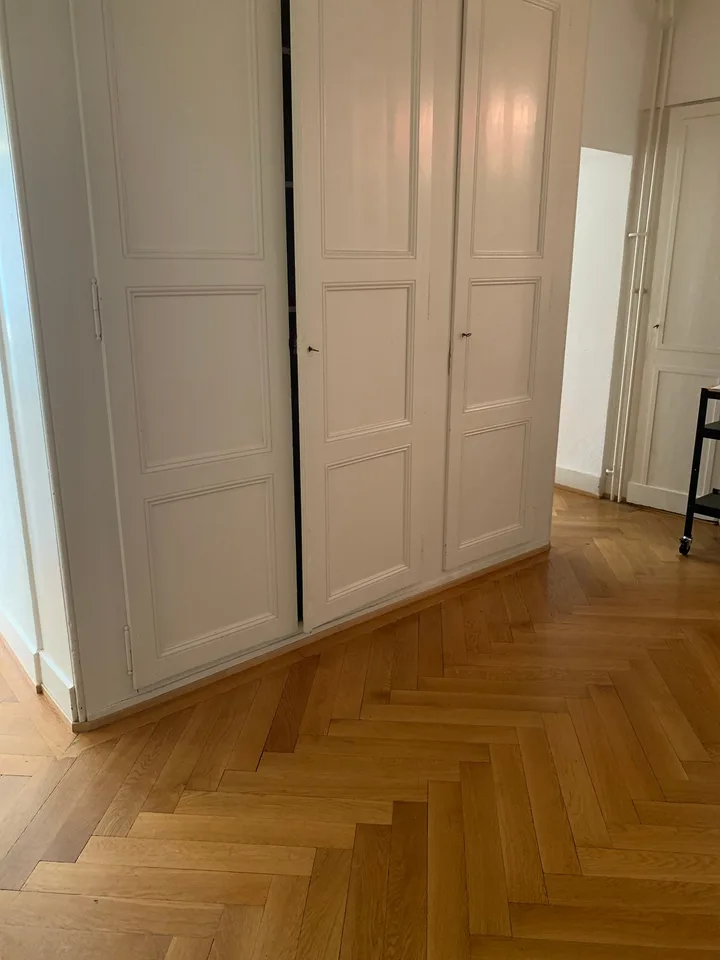 RUE DES PAQUIS - Appartement de 5 pièces au 2ème étage