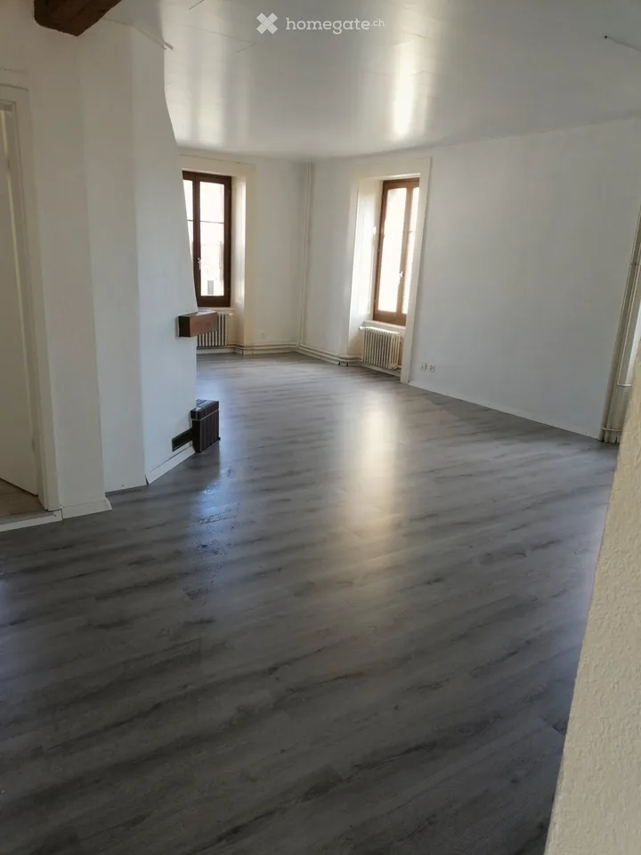 Le Landeron - 4.5 rooms 90 m², fireplace and parking included