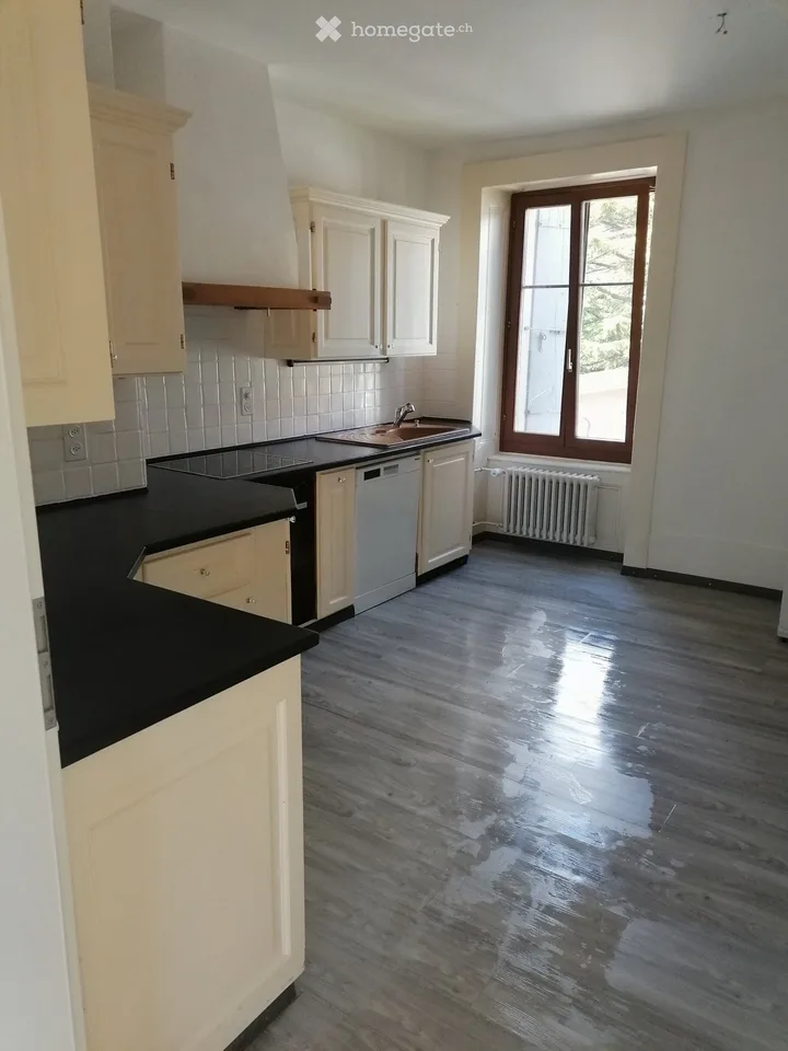 Le Landeron - 4.5 rooms 90 m², fireplace and parking included