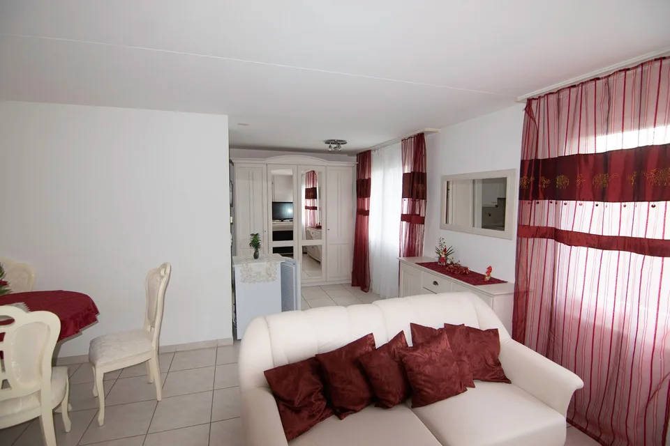 Moderne 2.5-Zimmer-Wohnung mit 30m2 Terrasse in Dielsdorf Zürich