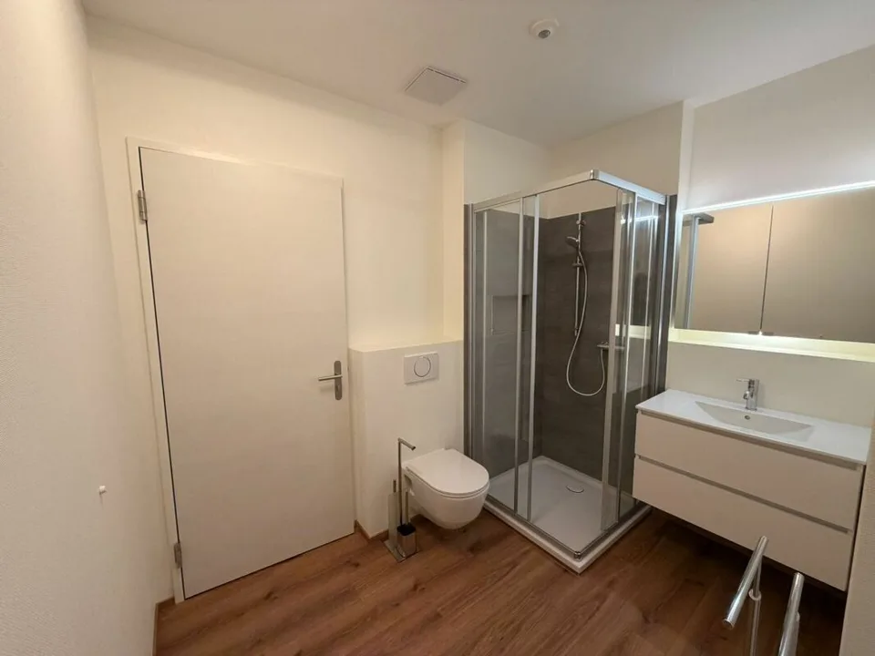 Erstbezug: sonnige 3.5 Zimmer-Wohnung mit Aussicht an ruhiger Lage