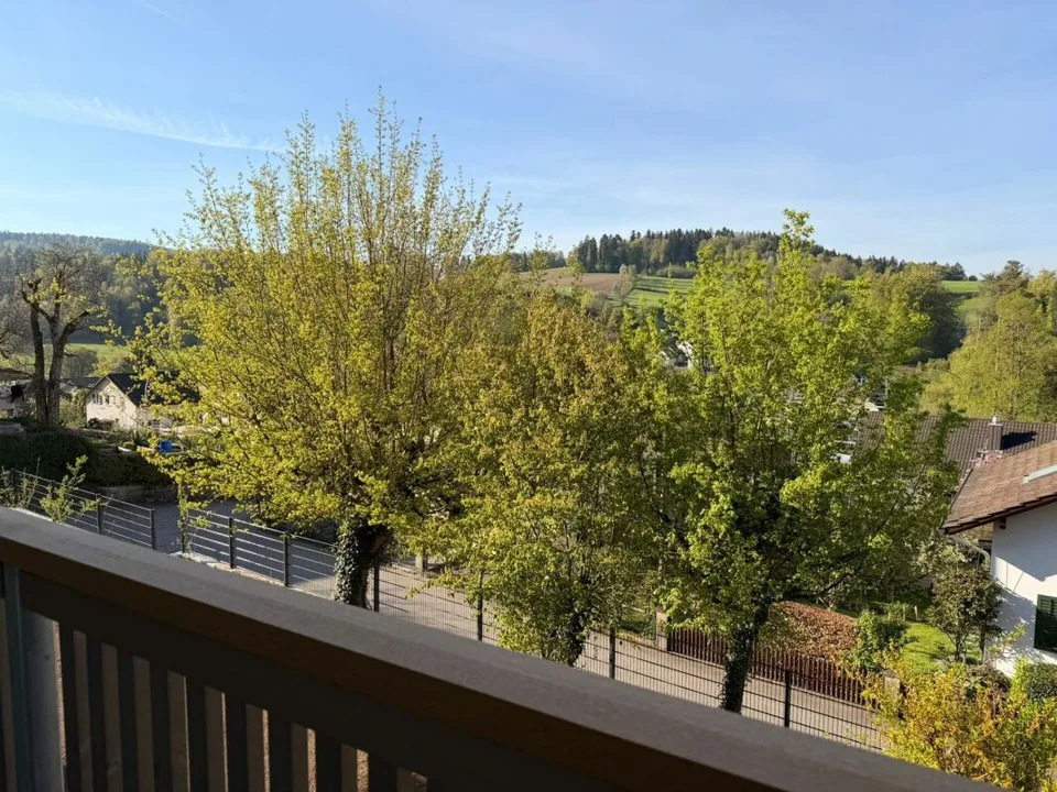 Erstbezug: sonnige 3.5 Zimmer-Wohnung mit Aussicht an ruhiger Lage