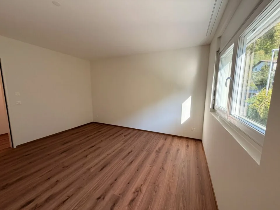 Erstbezug: sonnige 3.5 Zimmer-Wohnung mit Aussicht an ruhiger Lage