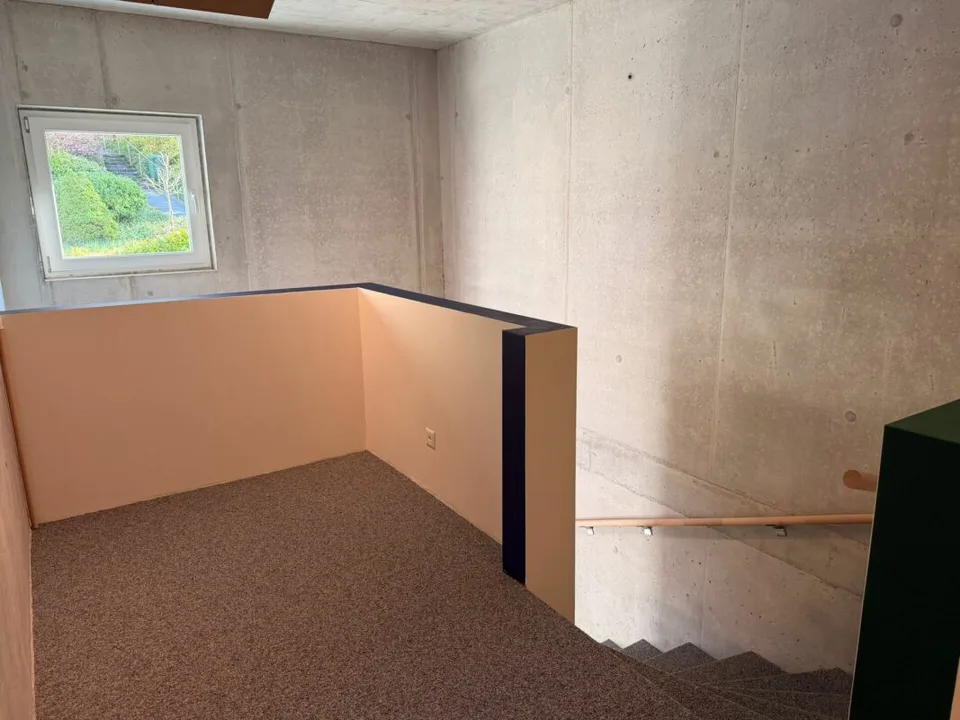 Erstbezug: sonnige 3.5 Zimmer-Wohnung mit Aussicht an ruhiger Lage
