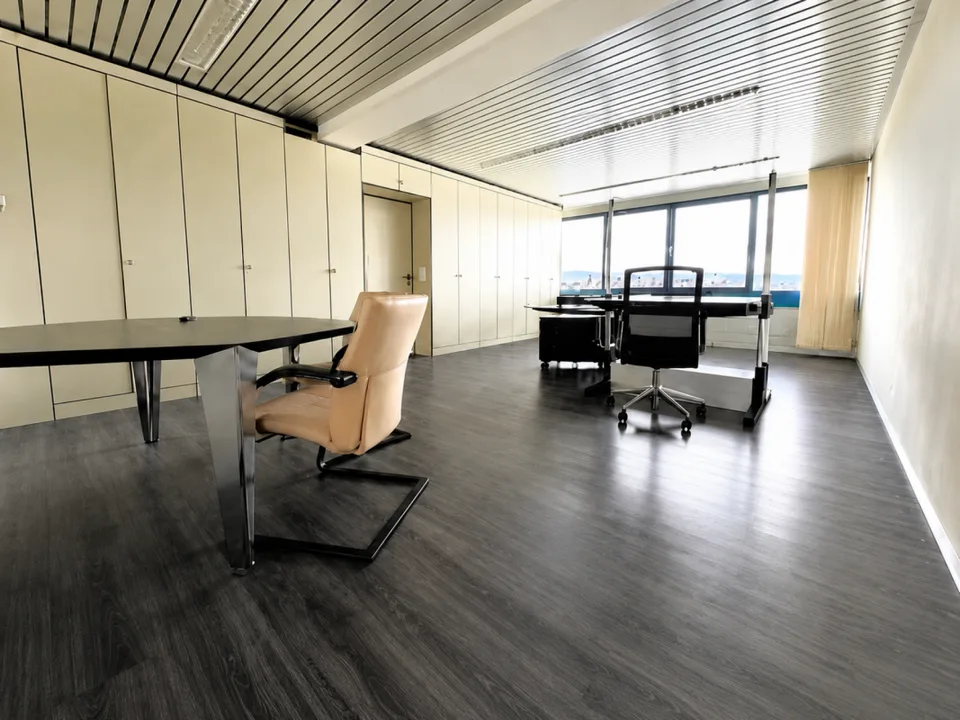 Administratif/Bureau 4 pièces 200 m2 à Kerzers