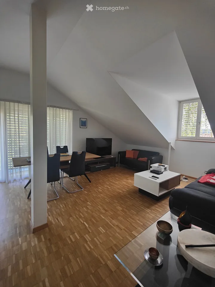 Helle 2.5-Zimmer-Dachwohnung in Kloten