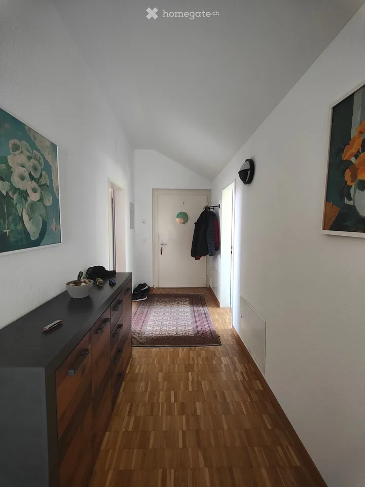 Helle 2.5-Zimmer-Dachwohnung in Kloten