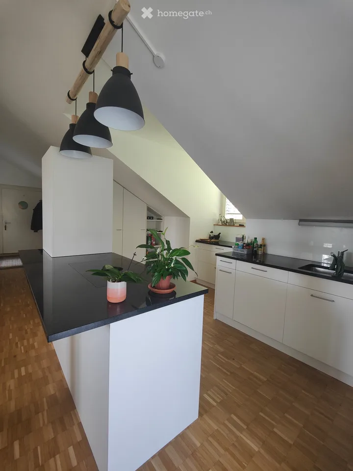 Helle 2.5-Zimmer-Dachwohnung in Kloten