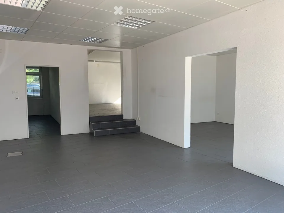 Espace commercial attractif dans un emplacement central à Lenzburg avec stockage au sous-sol