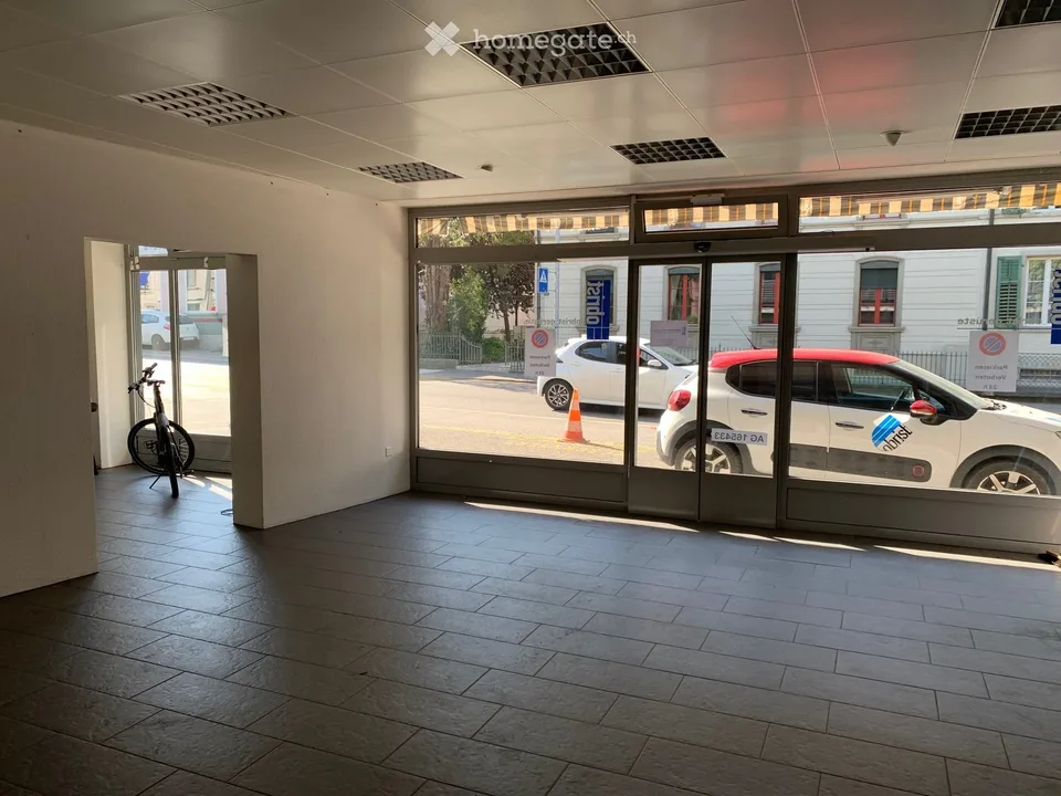 Espace commercial attractif dans un emplacement central à Lenzburg avec stockage au sous-sol