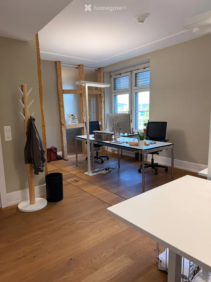 Ufficio moderno con vista sulla piazza di Sechseläuten – disponibile immediatamente