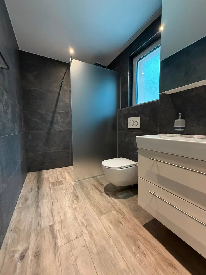 Appartement moderne 2 pièces au rez-de-chaussée à Bronschhofen – disponible immédiatement !