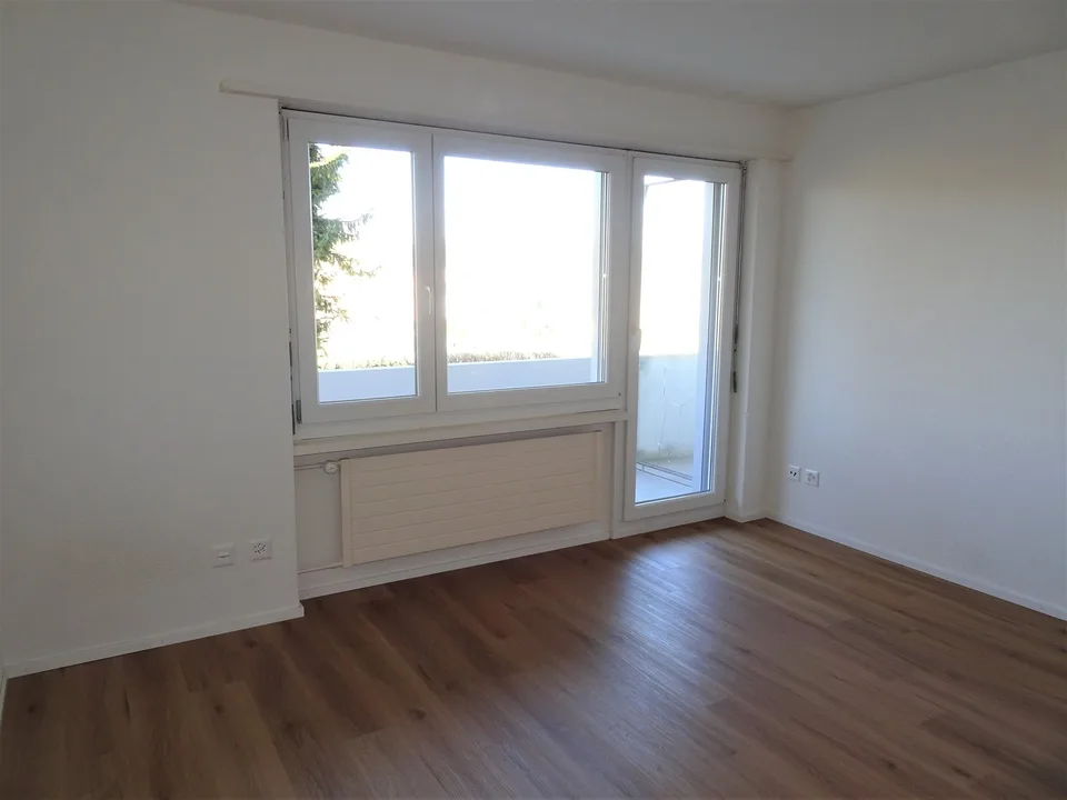 Appartement simple avec balcon *cuisine moderne neuve*