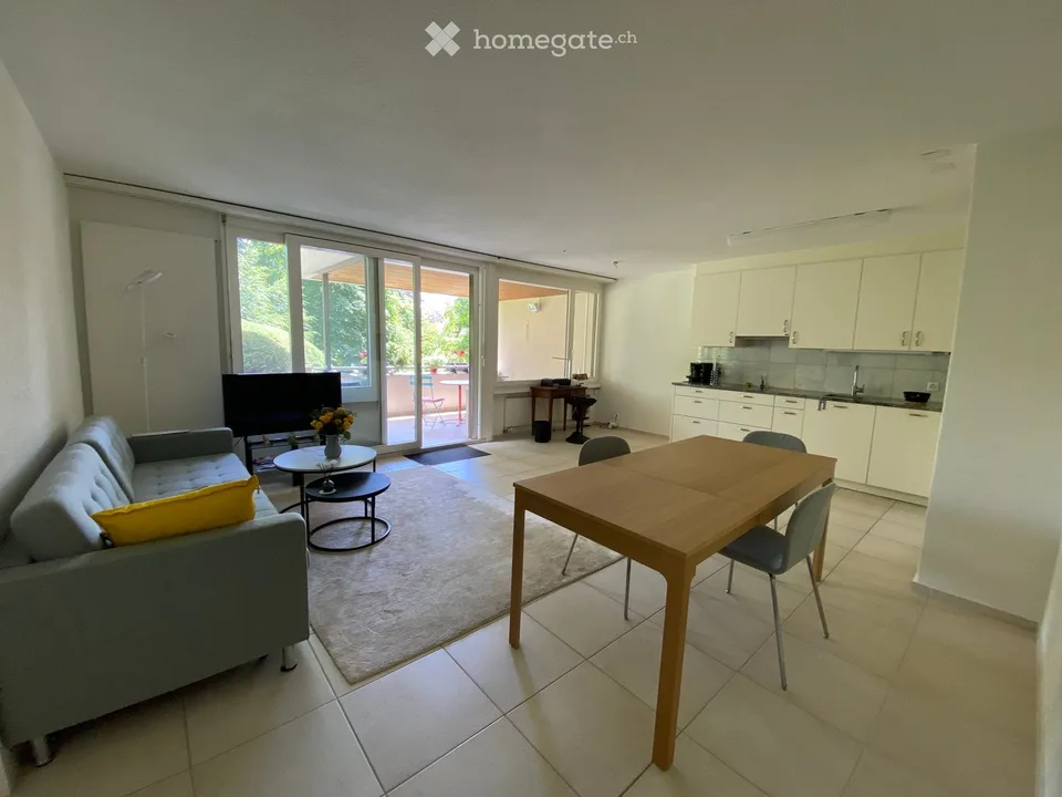 Charming 2.5-room apartment with balcony in a quiet location in Zurich Hirslanden
