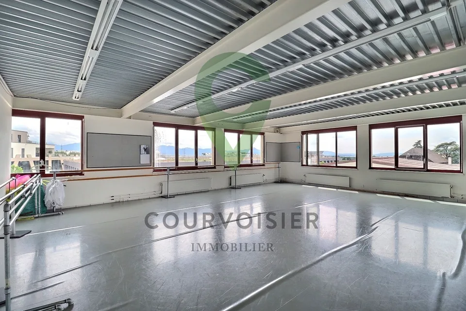 Espace lumineux, modulable et parfait pour un espace de co-working