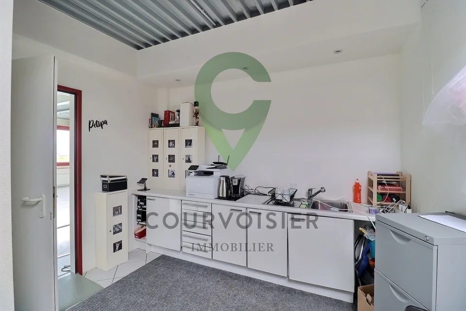 Espace lumineux, modulable et parfait pour un espace de co-working