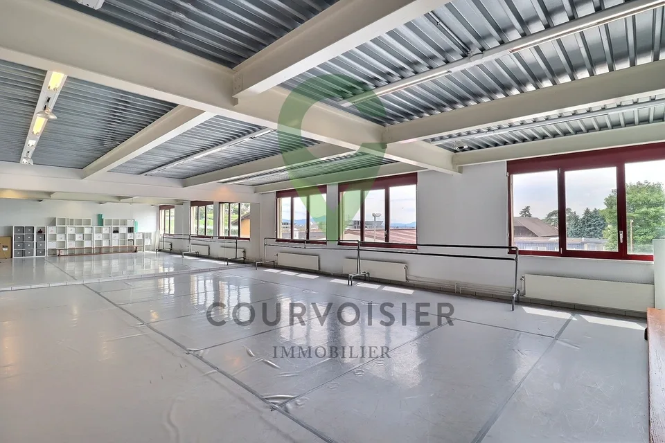 Espace lumineux, modulable et parfait pour un espace de co-working