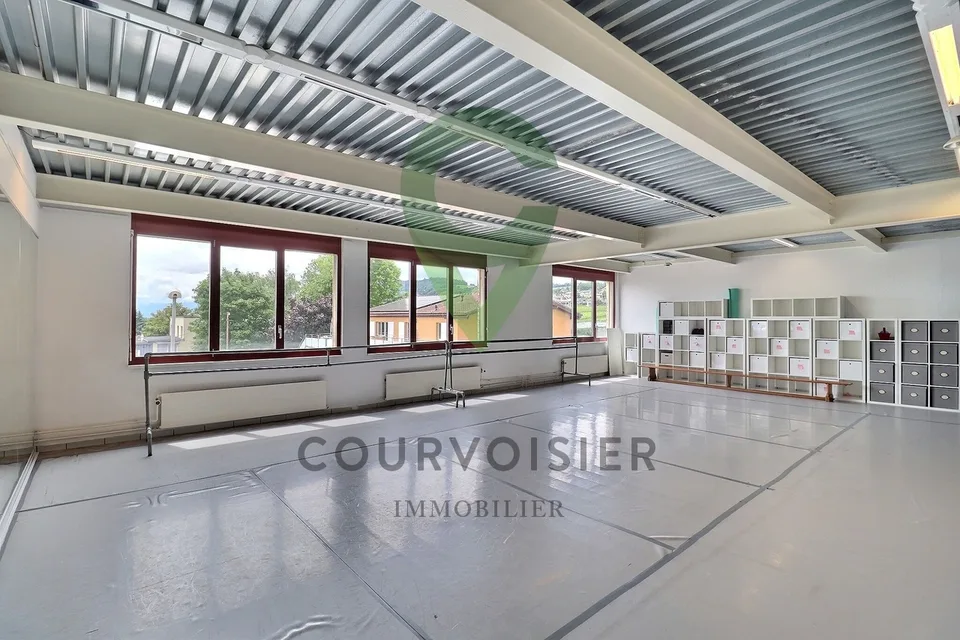 Espace lumineux, modulable et parfait pour un espace de co-working