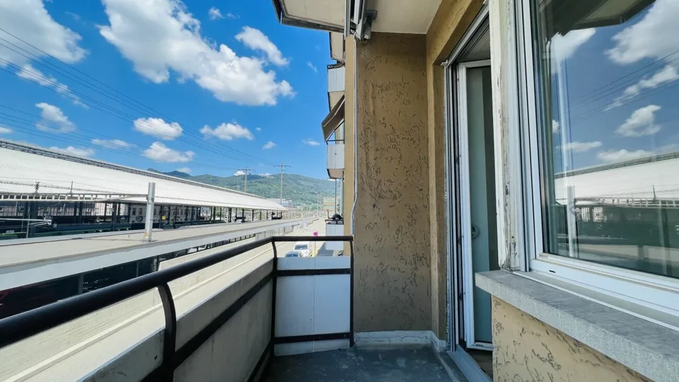 Neuwertige 2,5-Zimmerwohnung mit Balkon und Keller direkt am Bahnhof (1053)