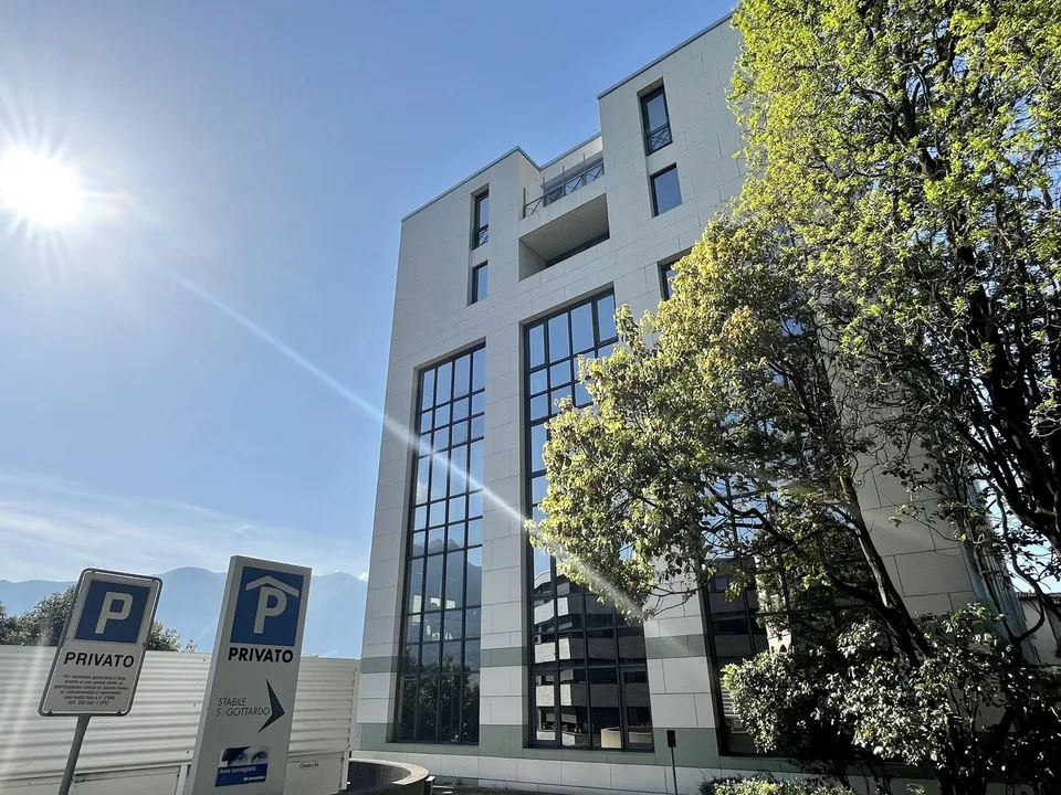 LUGANO - BUREAU SPACIEUX AVEC VUE SUR LE LAC, 217 M²