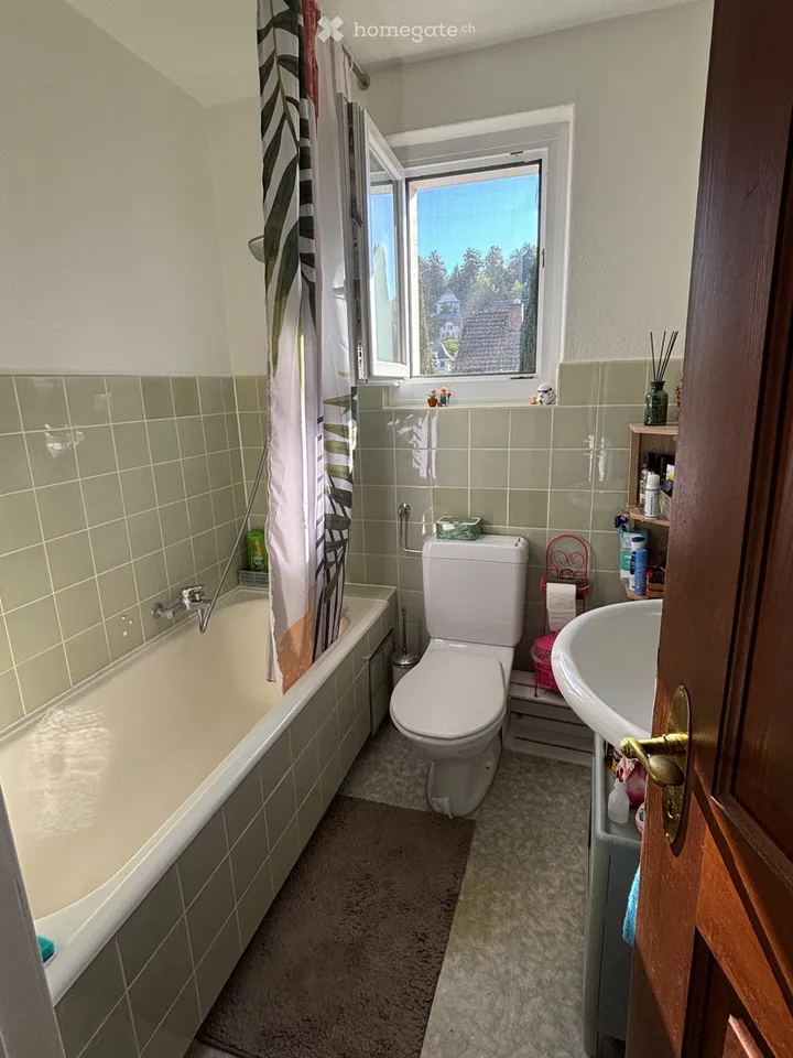 Ampio appartamento di 3,5 locali in un edificio storico | 118 m² | Balcone + Garage