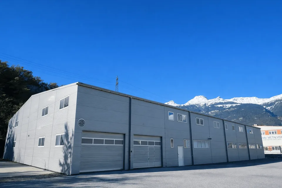 SIERRE - HALLE INDUSTRIELLE DE 2'200 M2 AVEC PROJET DE TRANSFORMATION