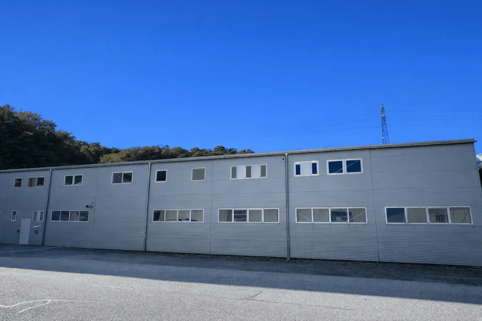 SIERRE - HALLE INDUSTRIELLE DE 2'200 M2 AVEC PROJET DE TRANSFORMATION