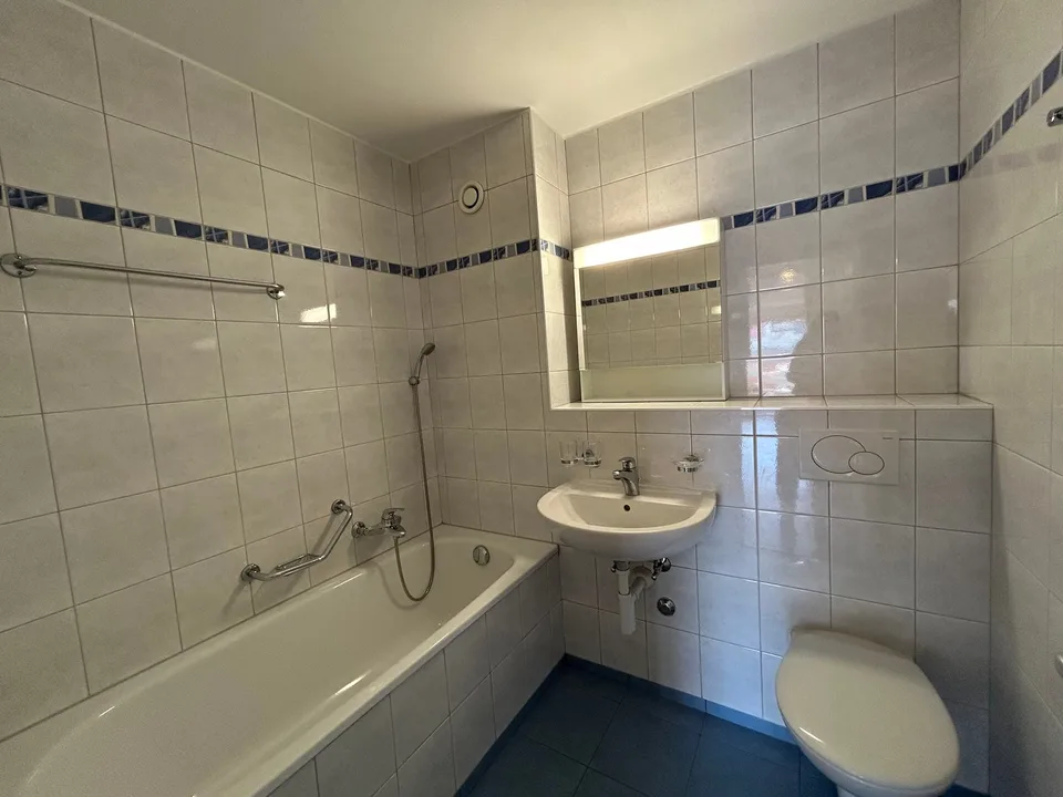 Appartement rénové de 3.5 pièces avec vue sur le lac, 6ème étage, env. 60 m2