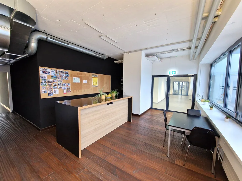 Espaces de bureau/commerciaux climatisés dans un immeuble commercial attractif