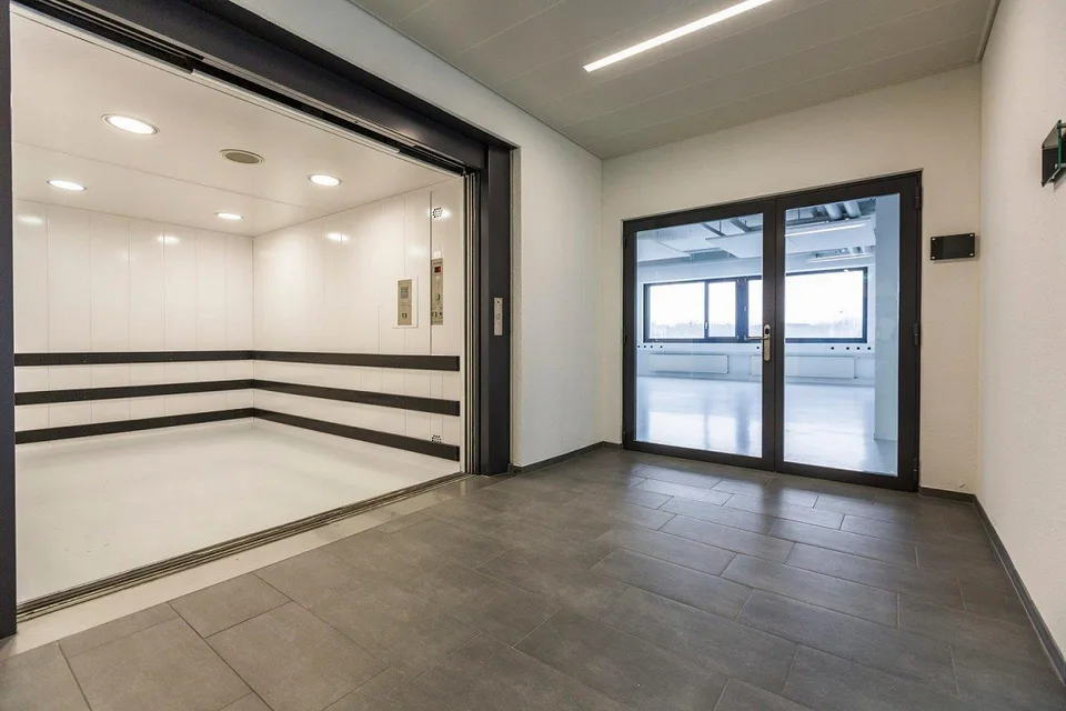 Espaces de bureau/commerciaux climatisés dans un immeuble commercial attractif