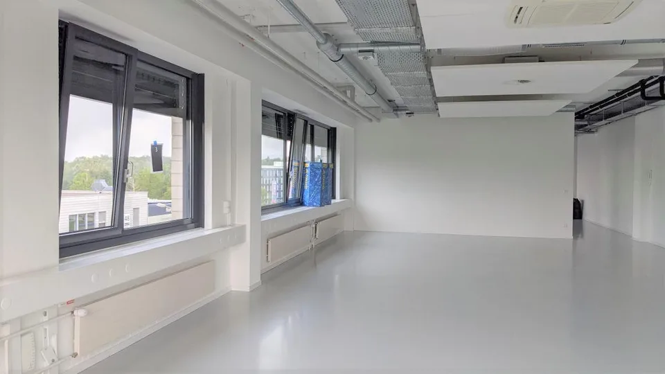 Espaces de bureau/commerciaux climatisés dans un immeuble commercial attractif