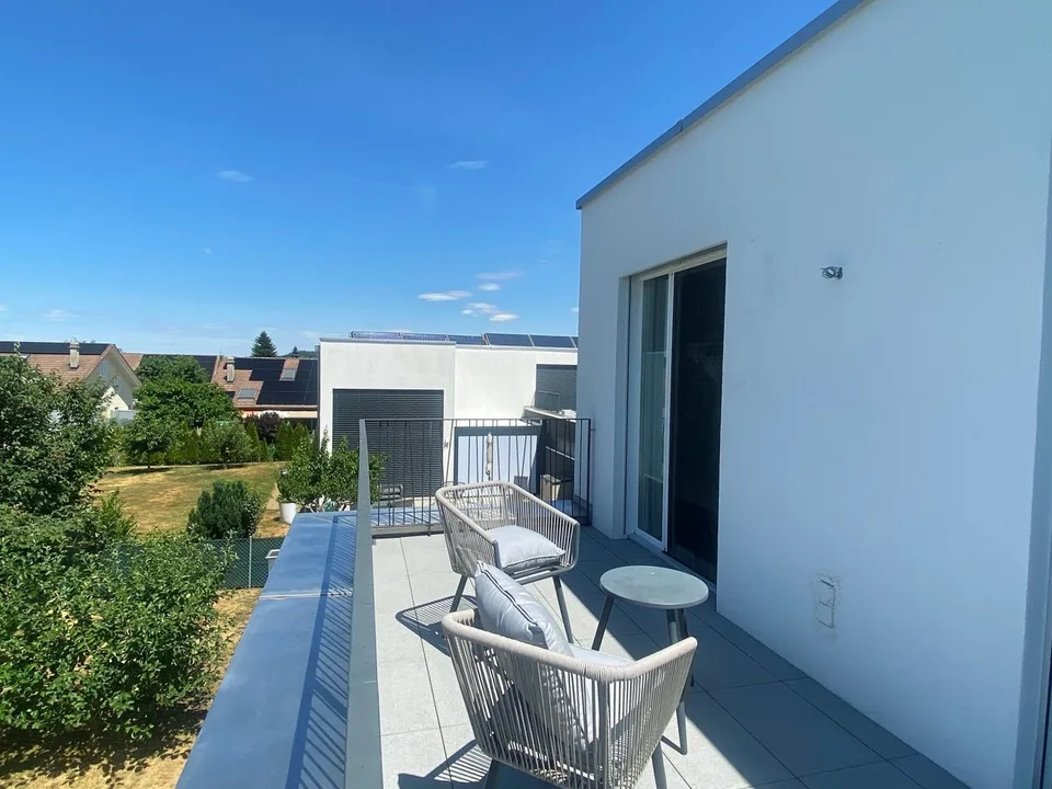 Prächtiges Architektenhaus mit Pool und Doppelgarage