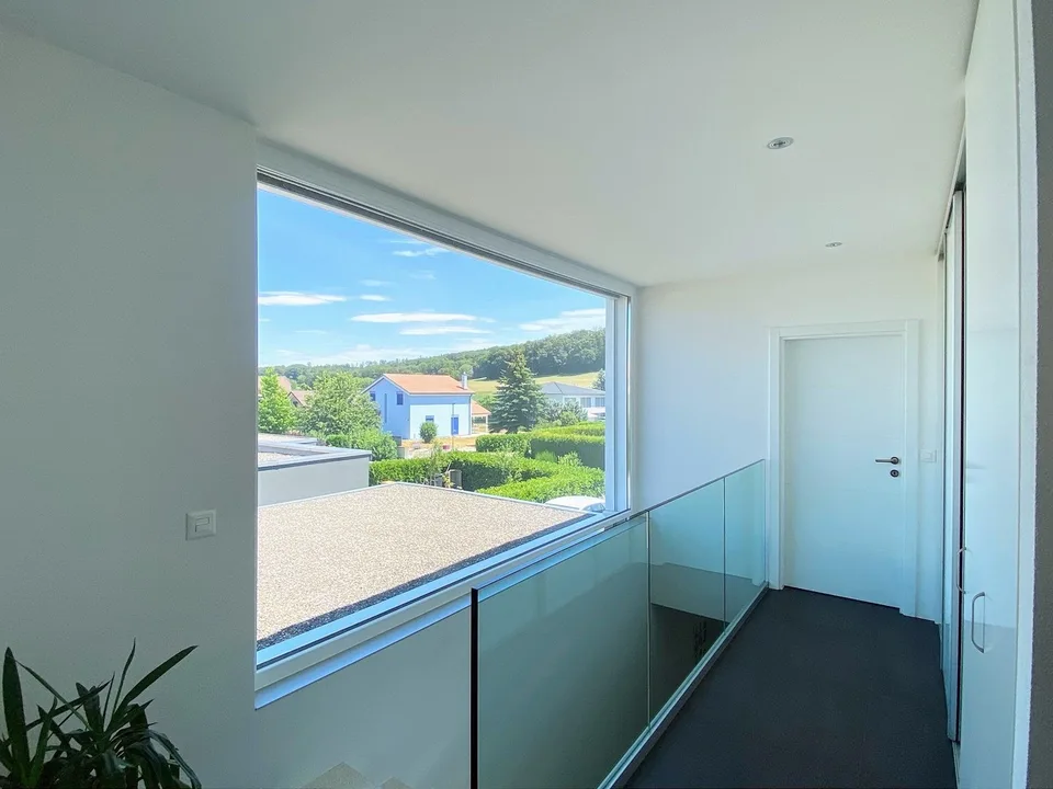 Prächtiges Architektenhaus mit Pool und Doppelgarage
