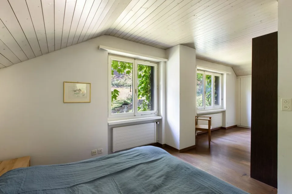 Freistehendes Einfamilienhaus mit See- und Fernsicht auf exklusiver Baulandparzelle